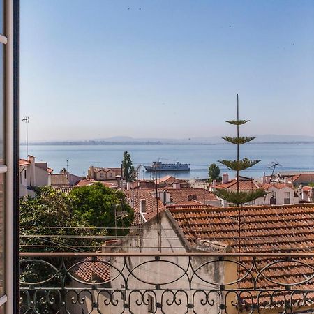 Amazing River View In Historical Lisabona Exterior foto