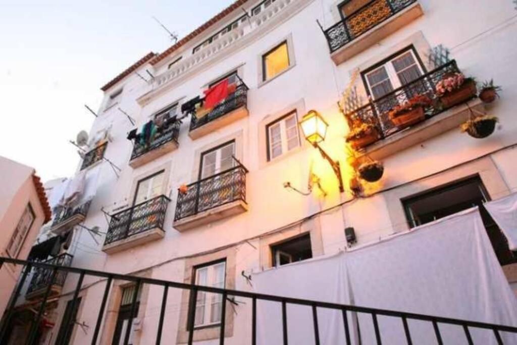 Amazing River View In Historical Lisabona Exterior foto