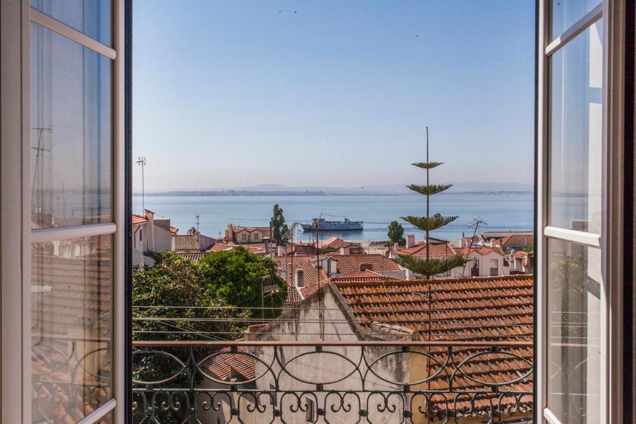 Amazing River View In Historical Lisabona Exterior foto